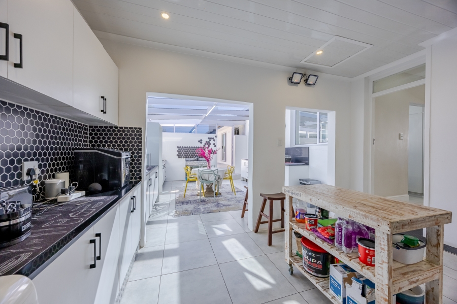5 Bedroom Property for Sale in Milnerton Central Western Cape